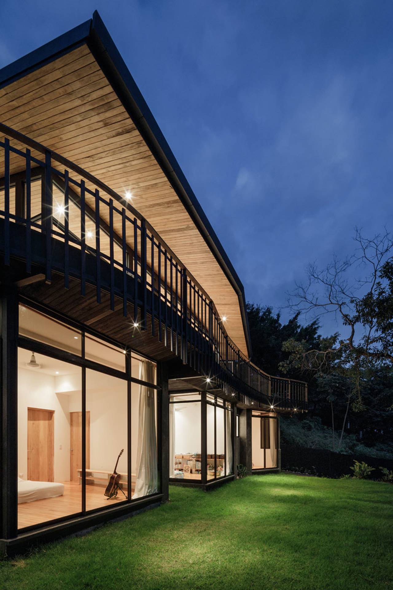 BLACK HOUSE 006