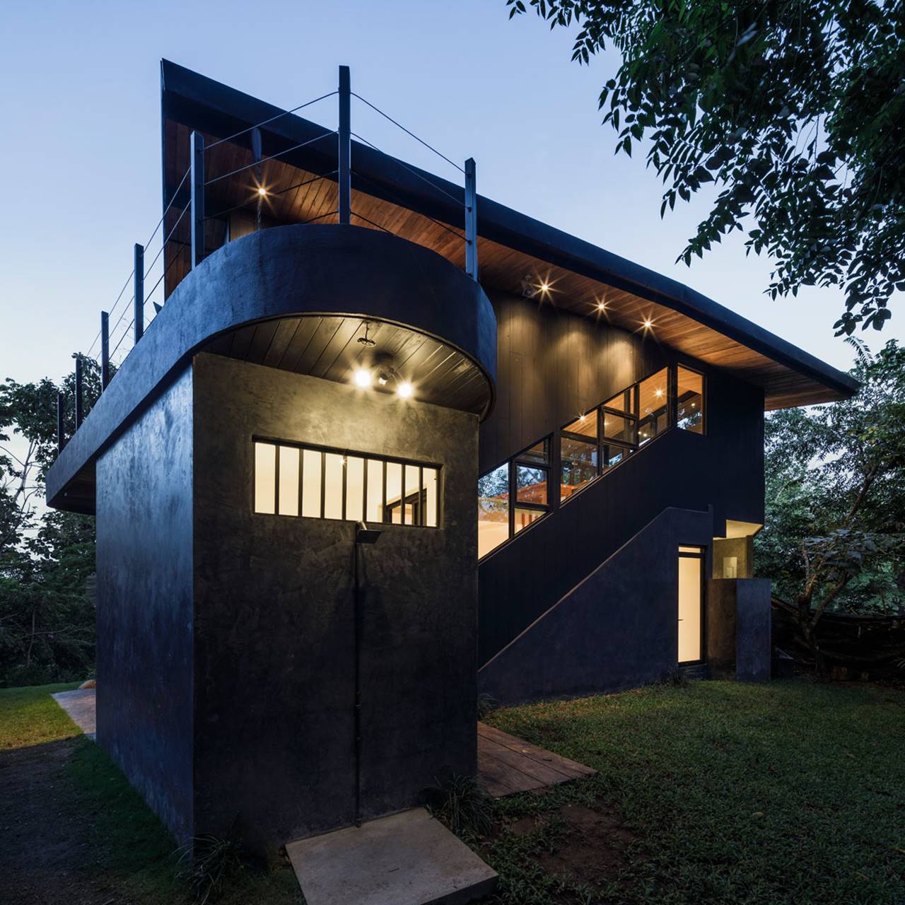 BLACK HOUSE 009