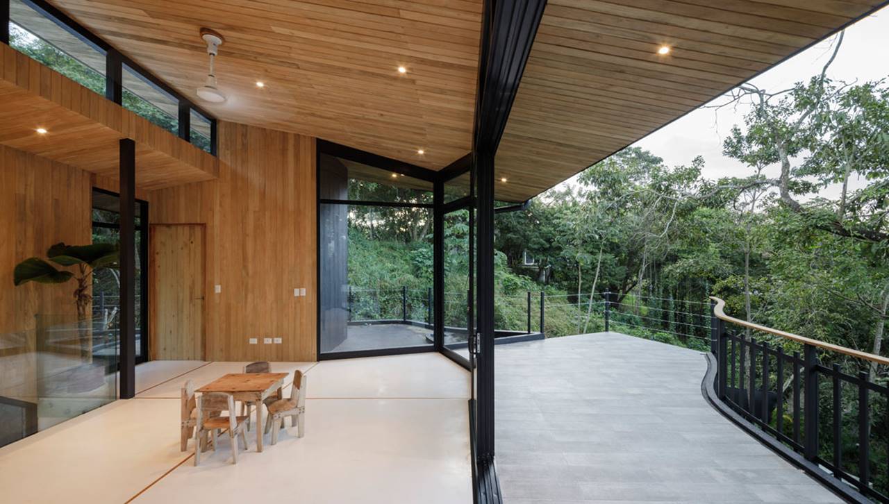 BLACK HOUSE 017