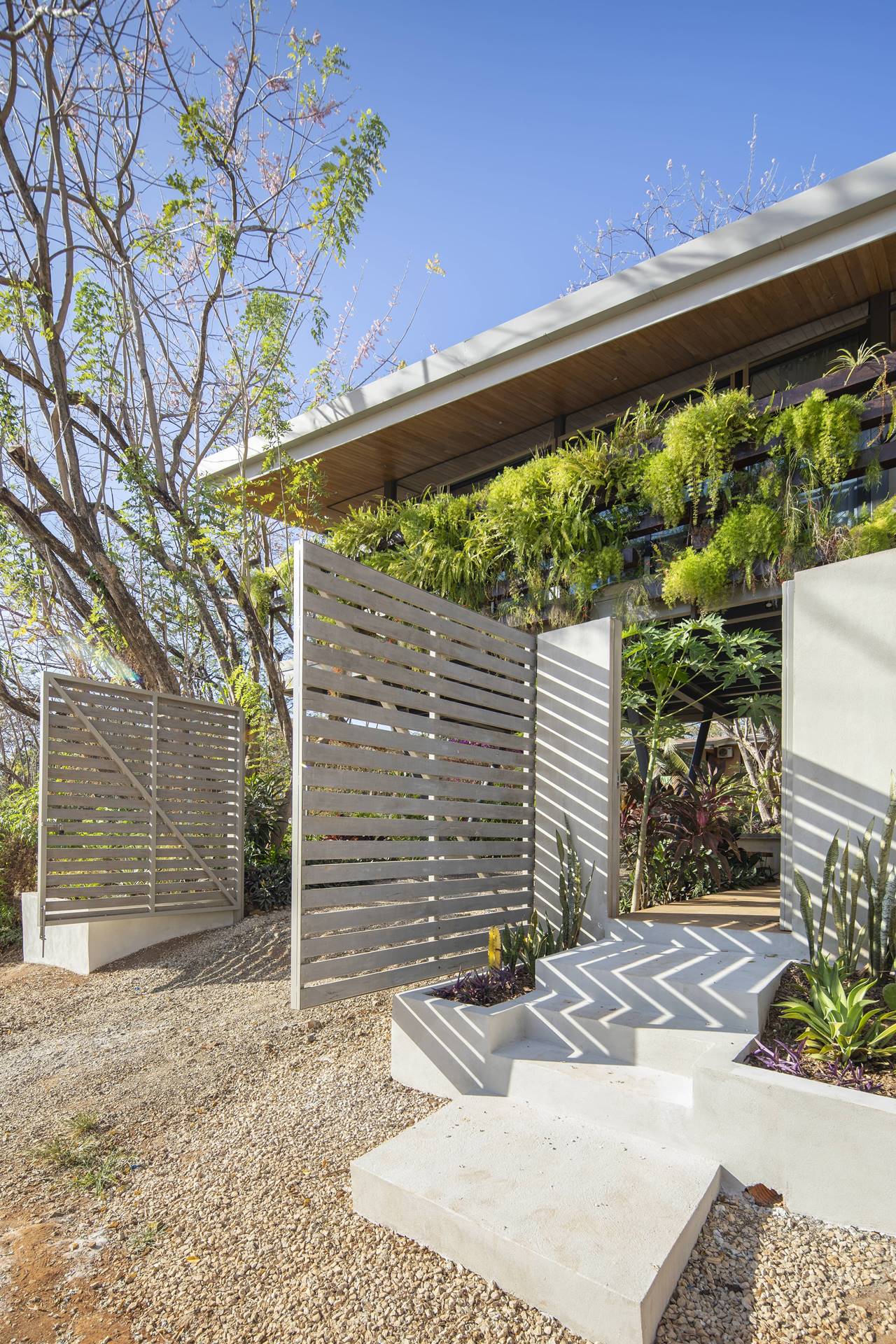GARDEN HOUSE 026