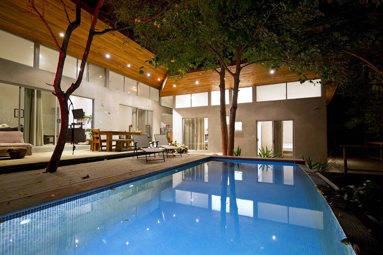 URBAN BEACH HOUSE 001